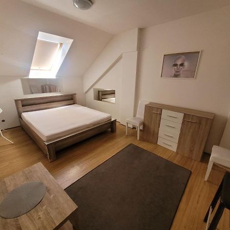 Apartments Zizkov B プラハ エクステリア 写真